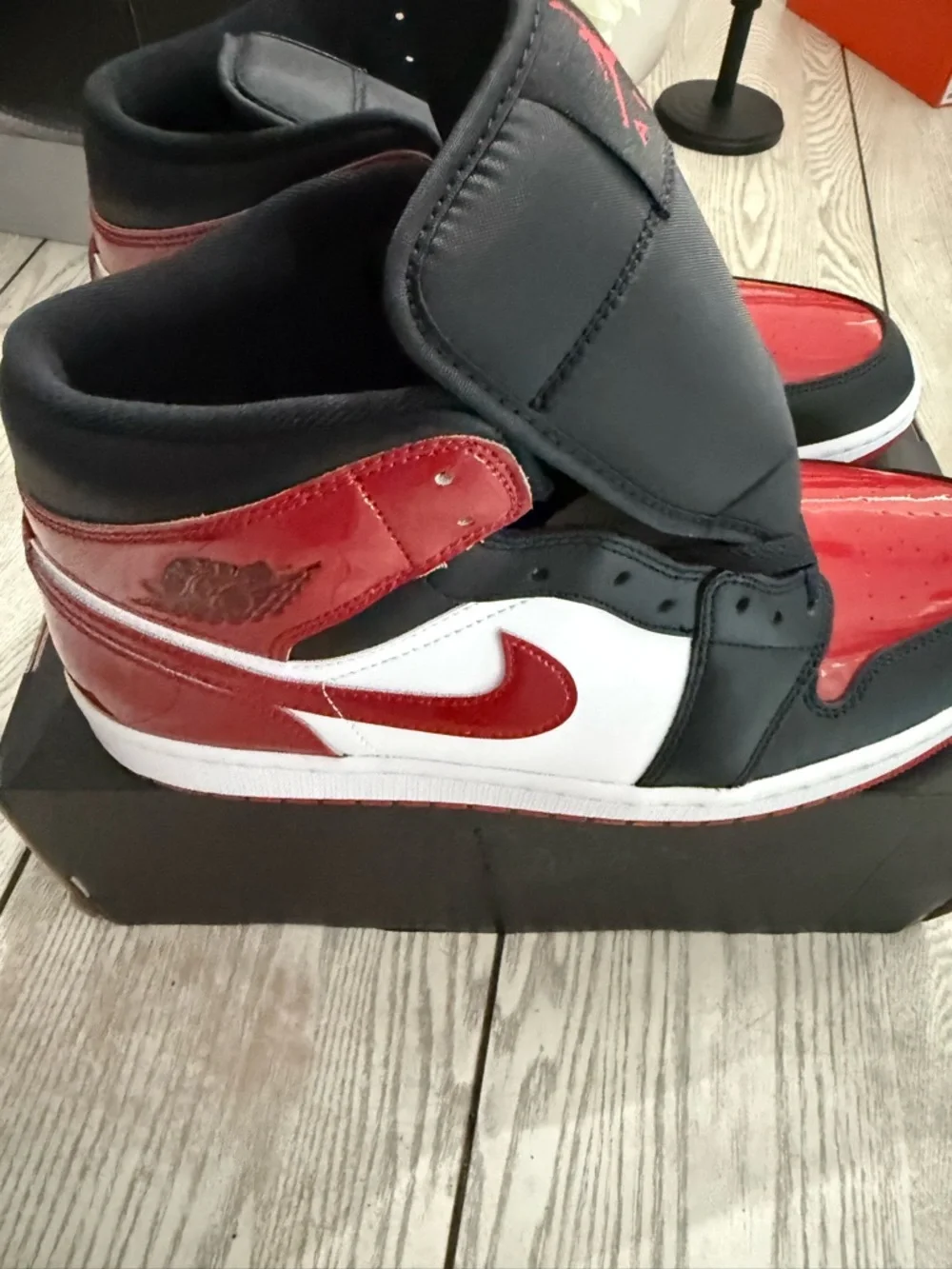 Jordan Men's Air Jordan 1 Mid Black/Red/White Athletic Shoes